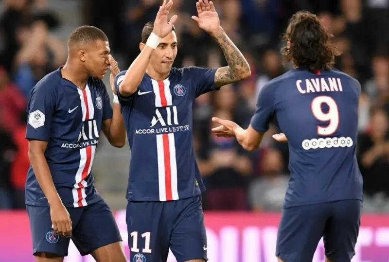 包含巴黎圣日耳曼主场大胜，法甲联赛领跑优势扩大的词条