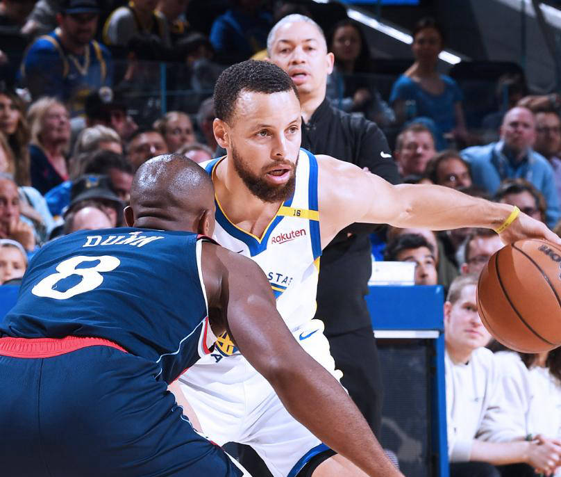 超级巨星：库里和哈登的表现引发球迷热议