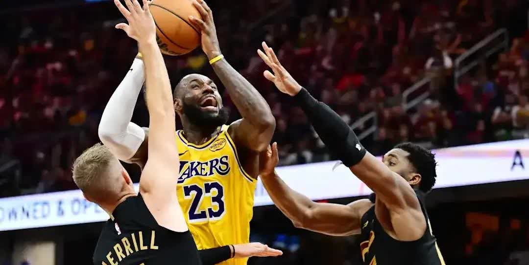  蒂姆巅峰对决，浓眉哥与60激战皇家马德里分钟，赛况扑朔迷离胜负难料！